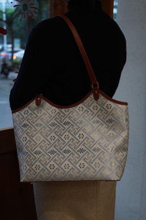 Women's Zhuang Brocade Shoulder Bag - model image 4