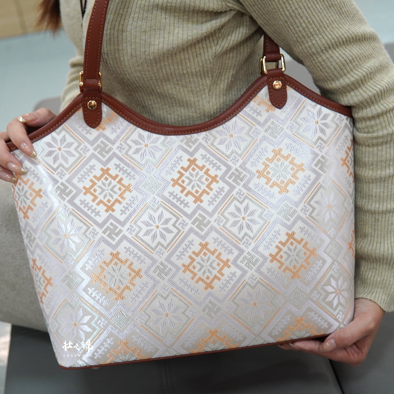 Women's Zhuang Brocade Shoulder Bag - detail image 4