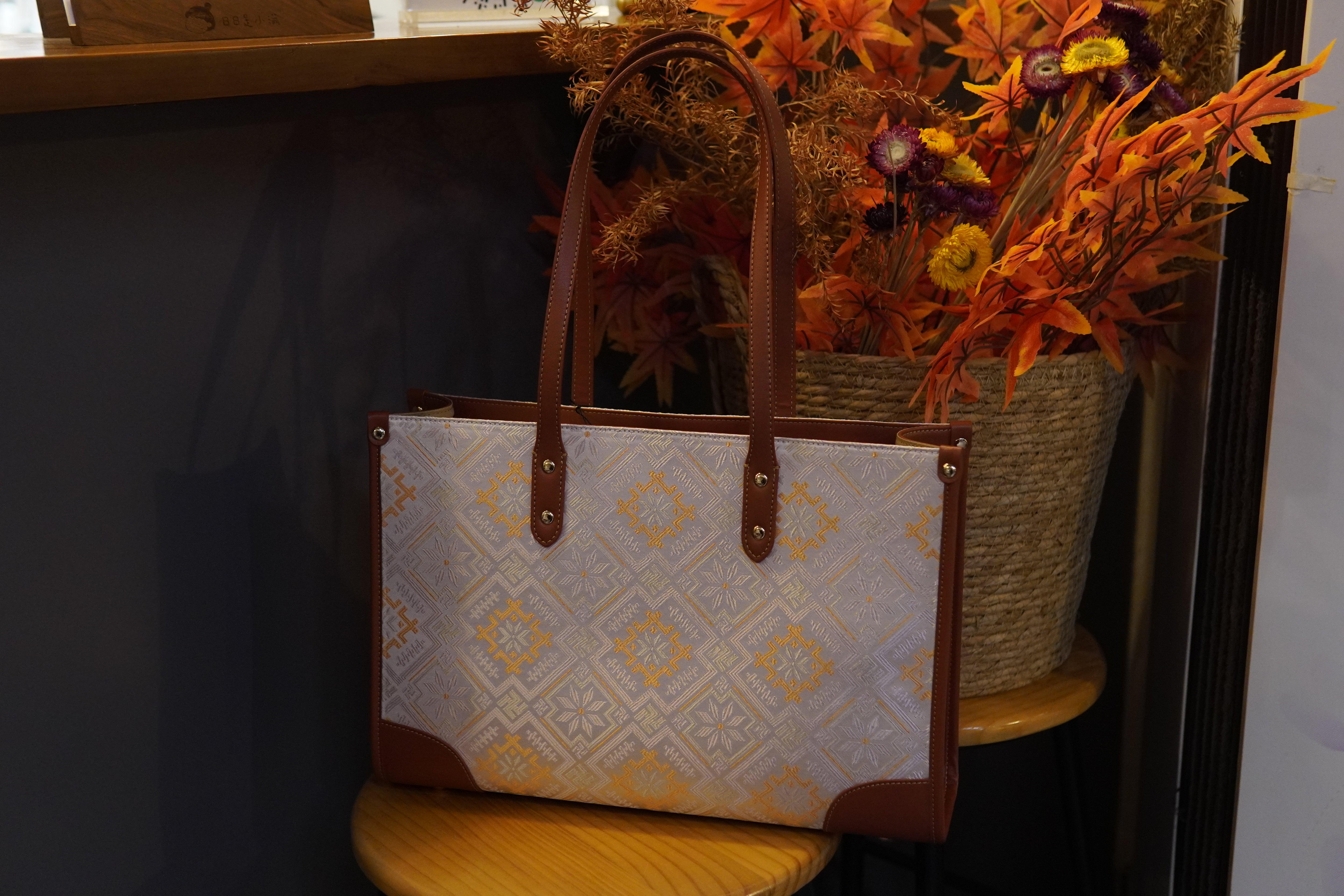 Women's Zhuang Brocade Shoulder Bag - detail image 4