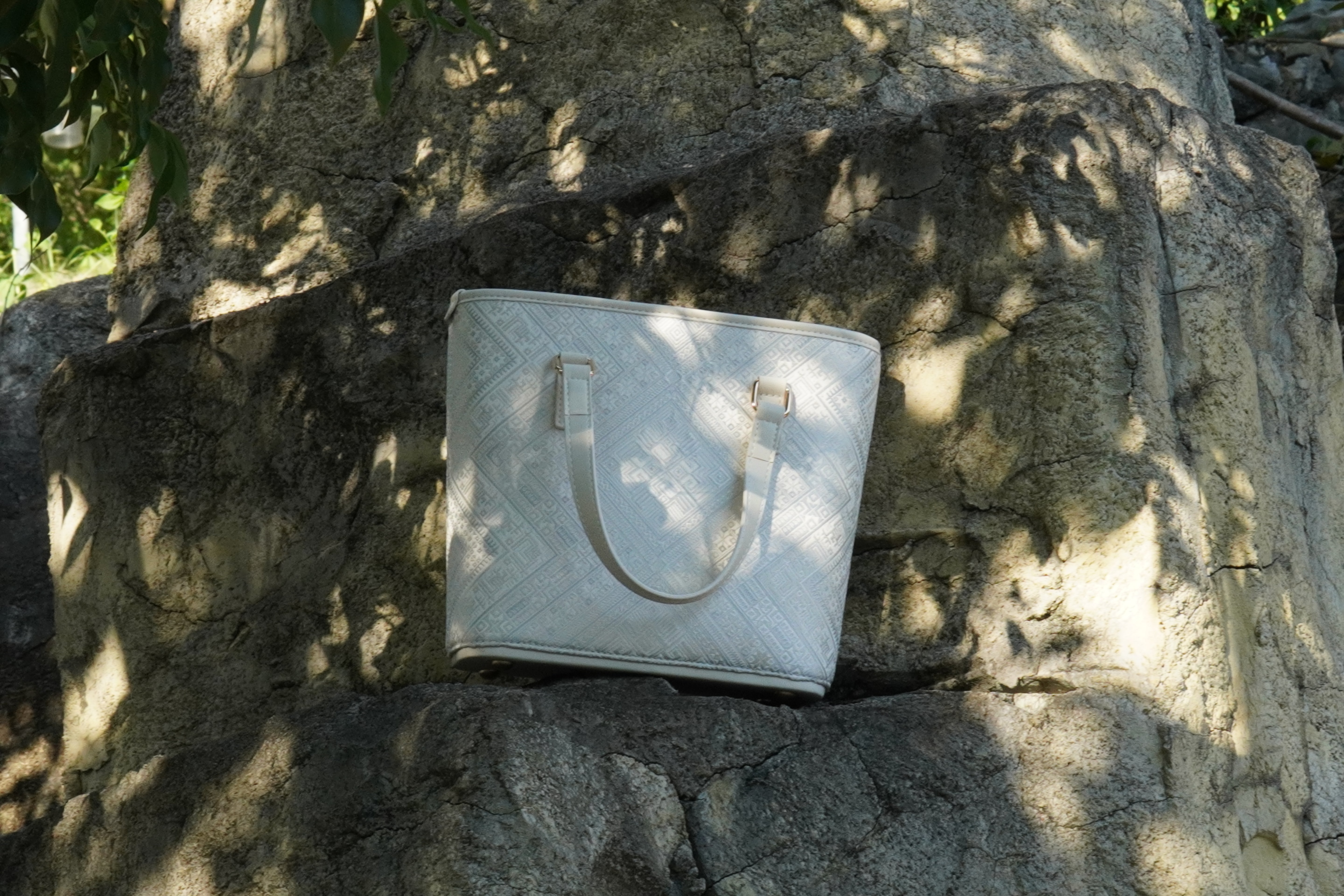 Women's Ivory White Zhuang Brocade Tote Bag - main_image image 8