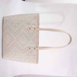 Ivory White brocade tote bag view 04