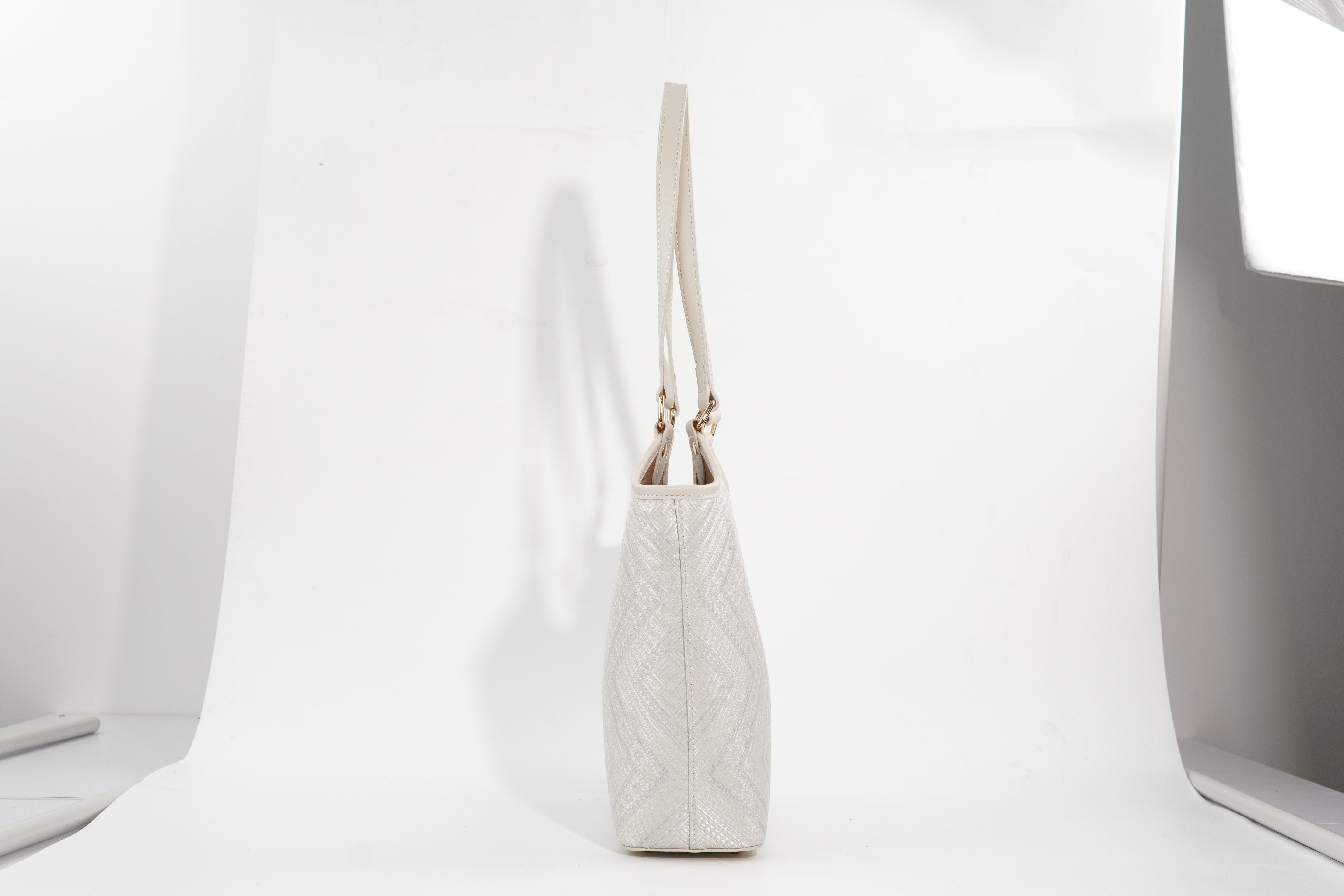 Ivory White brocade tote bag view 05