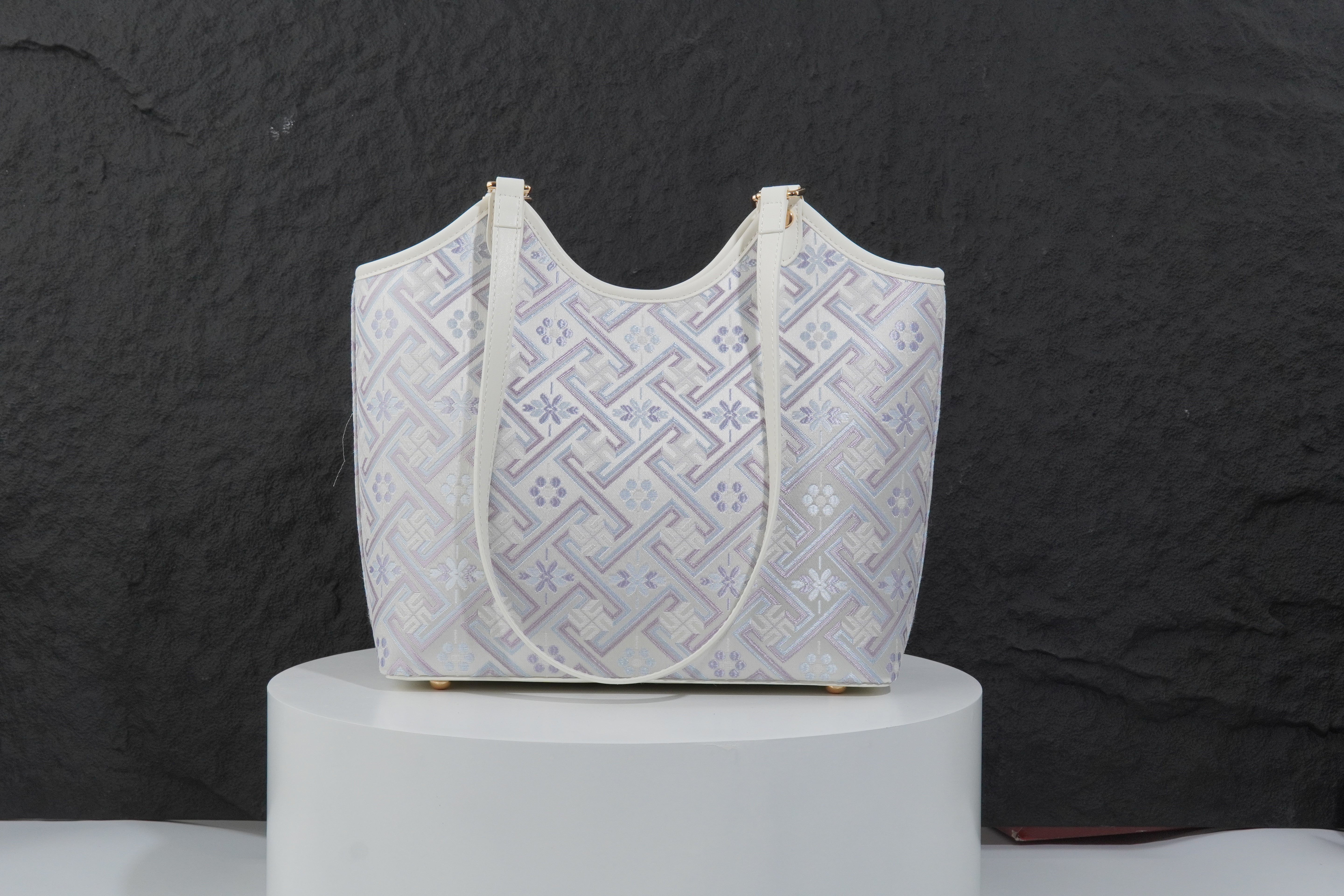 Multicolor brocade tote bag view 09